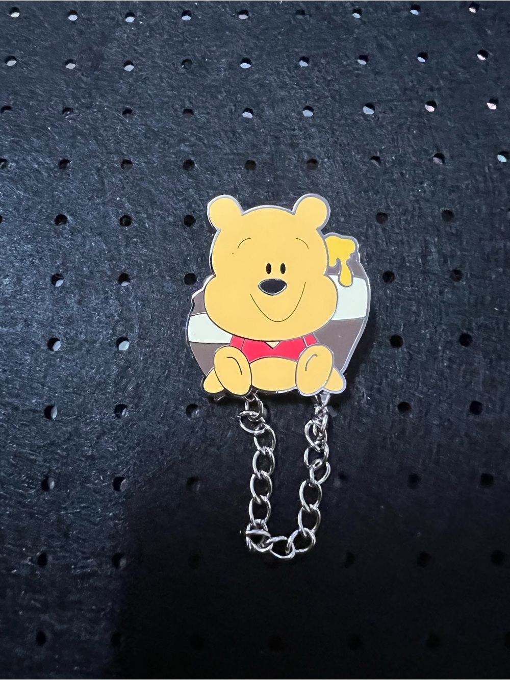 Disney Parks Winnie the Pooh Honey Pot Dangle Chain Trading Pin Authentic Cute